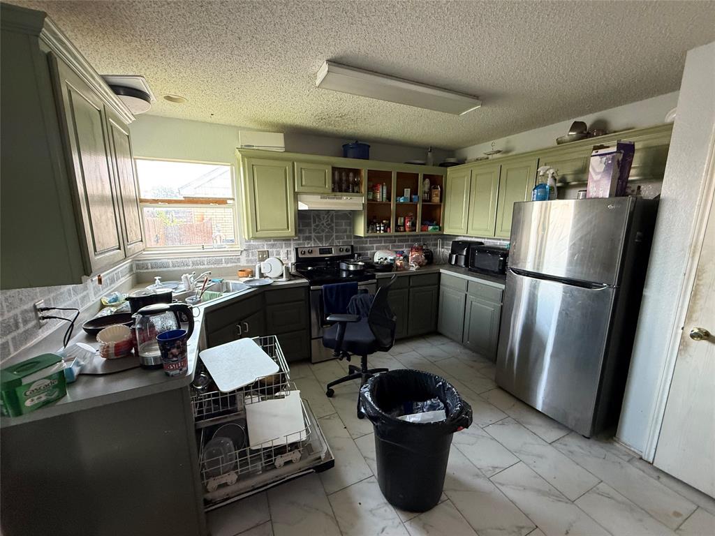 708 Creekview Drive