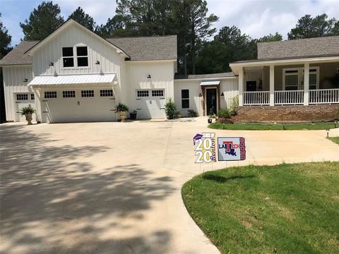 A home in Benton