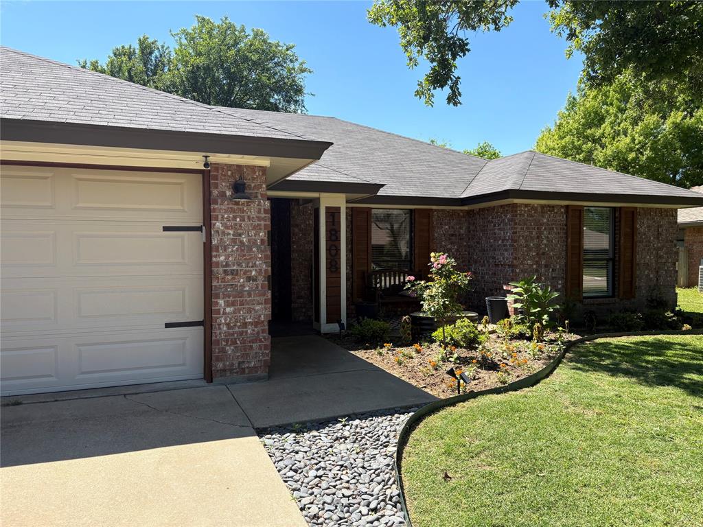 1808 N Cypress Avenue