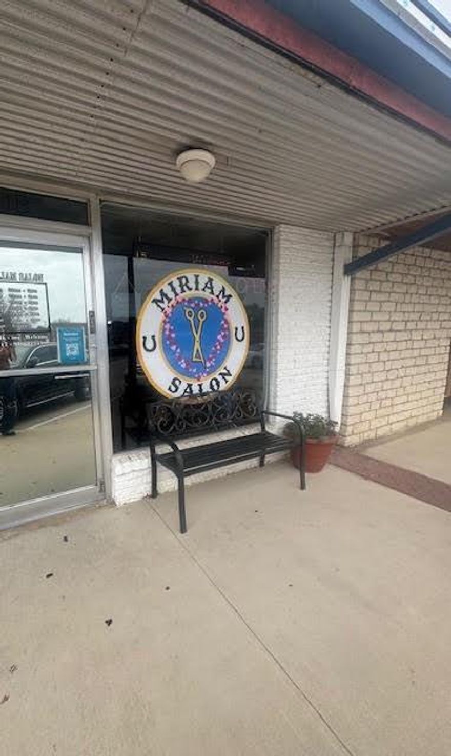 Great property to start a business. 2 big commercial rooms each has its own bathroom and entrance from the front.  They connect inside or can be separate.