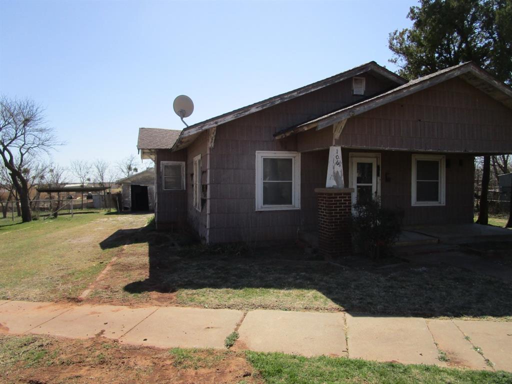 106 E Magnolia Avenue