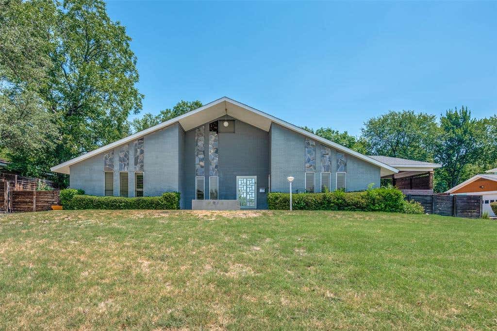 Photo of 4013 Clayton Road E, Fort Worth, TX 76116 (MLS # 21323284)