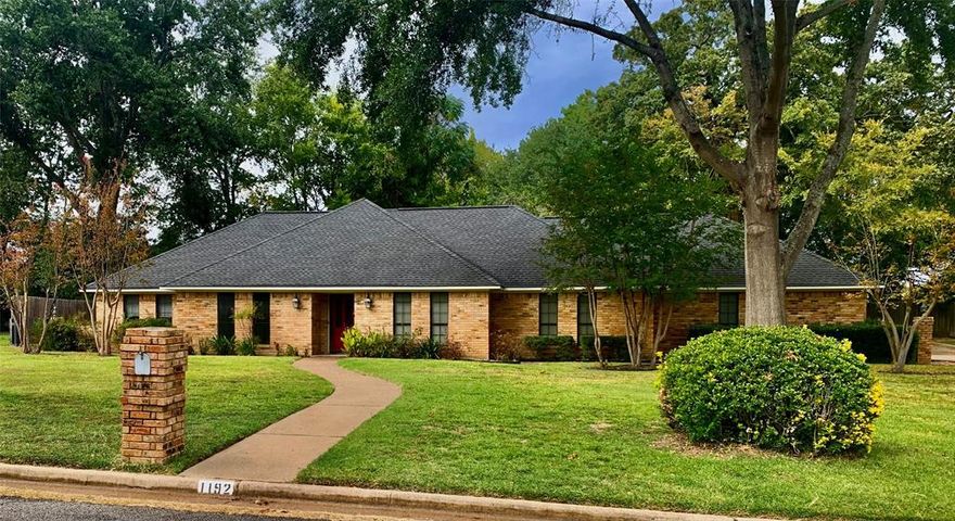 Wonderful opportunity to lease a home in an exclusive neighborhood. Minutes to schools, shopping and steps from the Cain Center.
Large living space, separate dining room, utility room that includes washer & dryer, sun porch, larger bedrooms, extra parking.