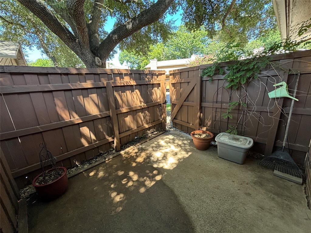 Cedar Creek Twnhms - Residential