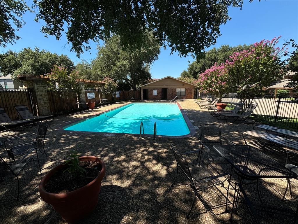 Cedar Creek Twnhms - Residential