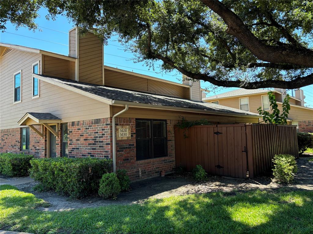 Cedar Creek Twnhms - Residential