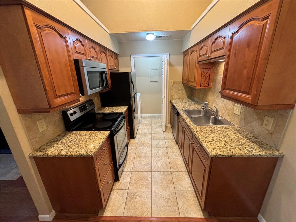 Cedar Creek Twnhms - Residential