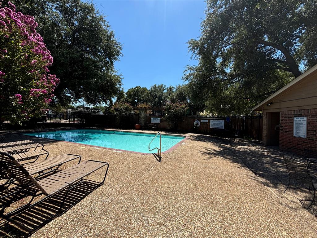 Cedar Creek Twnhms - Residential