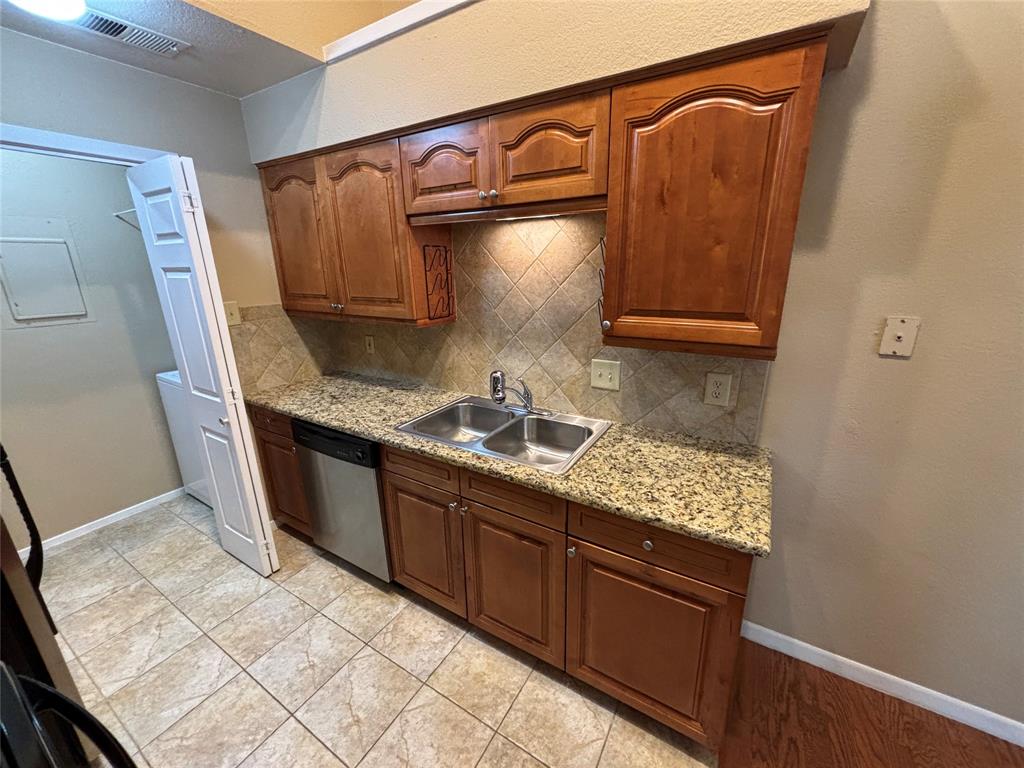 Cedar Creek Twnhms - Residential