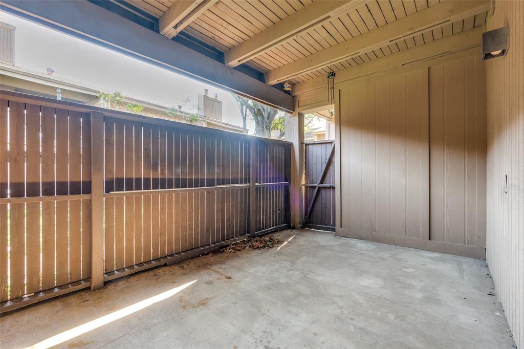 Arrangement Condo - Residential