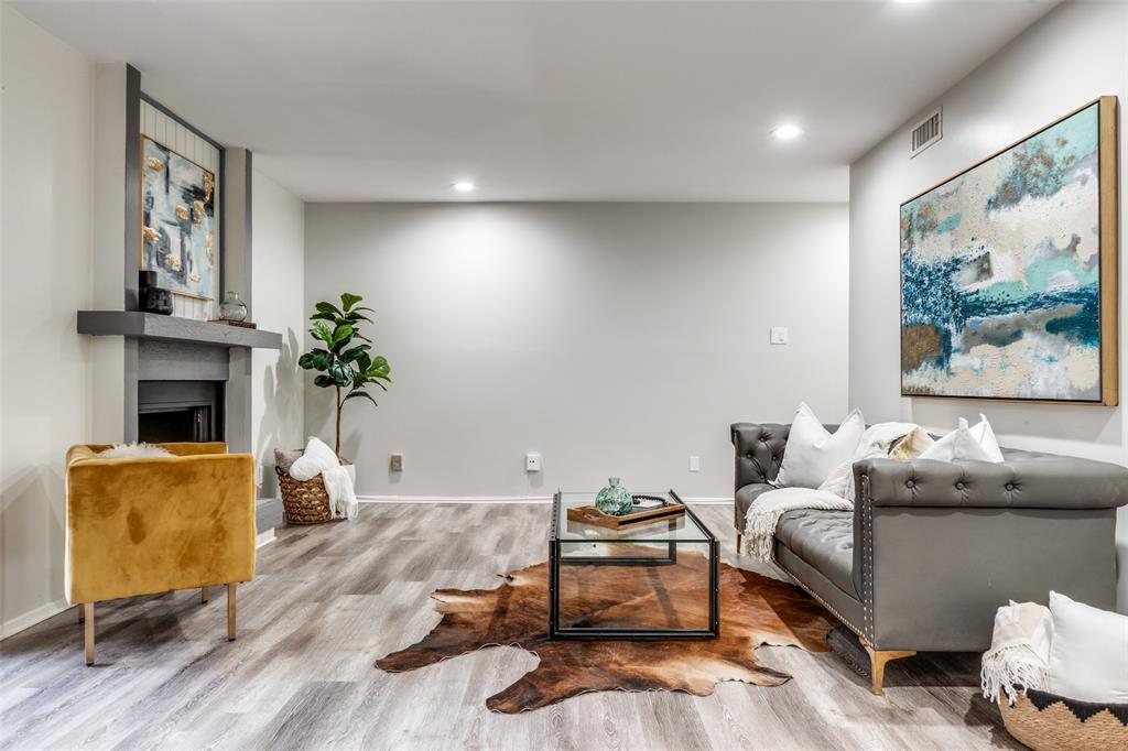 Arrangement Condo - Residential