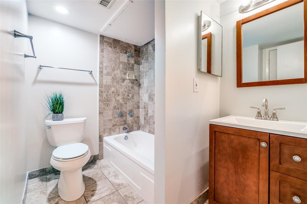 Arrangement Condo - Residential