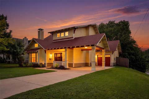 Photo of 402 S Kentucky Street, McKinney, TX 75069 (MLS # 21340877)