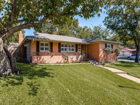 Photo of 4925 Stadium Drive, Fort Worth, TX 76133 (MLS # 21092204)