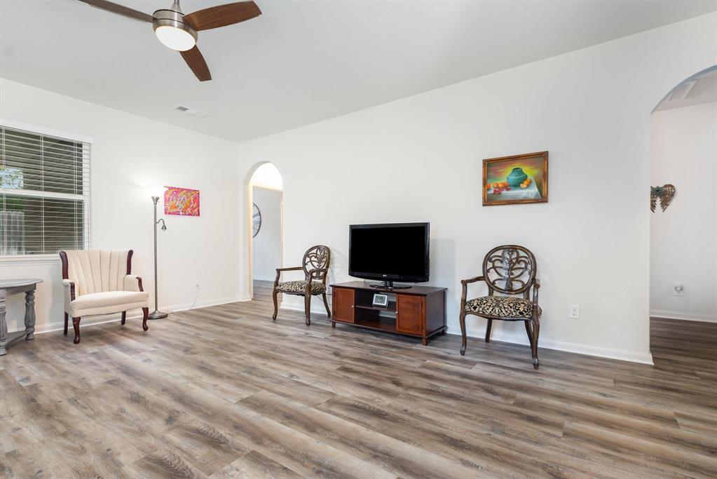 1906 Pilot Point Way