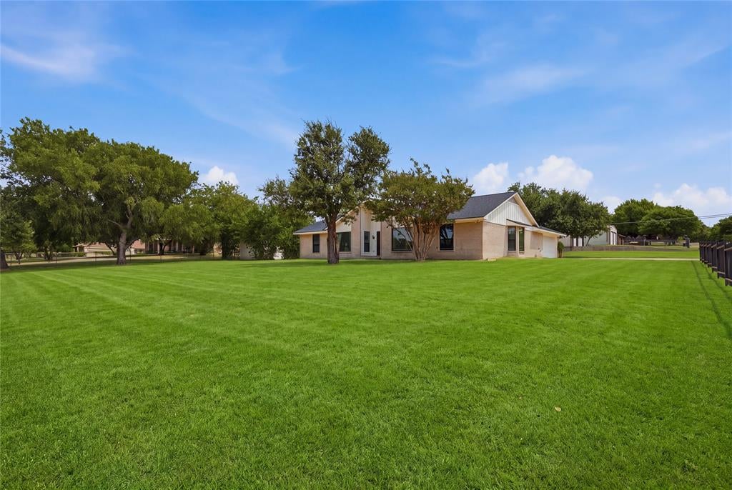 200 Verna Trail N