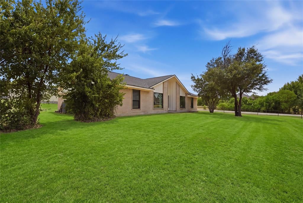 200 Verna Trail N