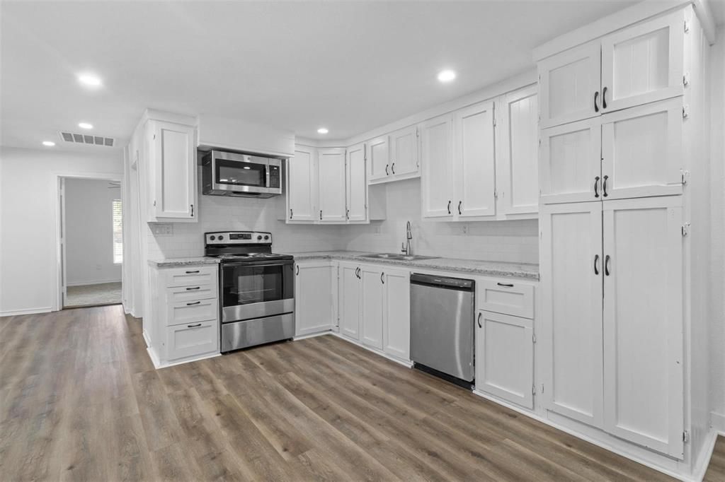 Photo of 324 N Andrews Avenue, Sherman, TX 75090 (MLS # 21209057)