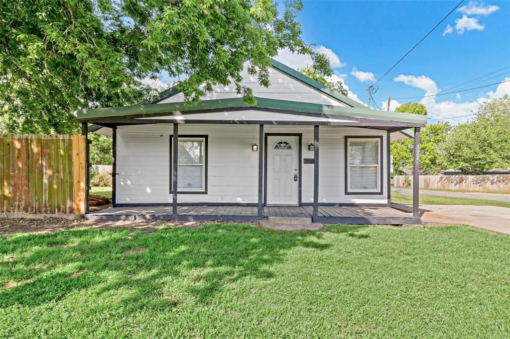 Photo of 324 N Andrews Avenue, Sherman, TX 75090 (MLS # 21209057)