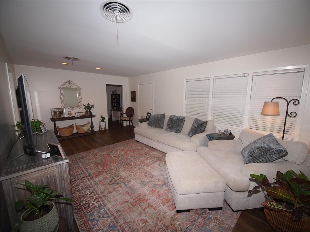 1346 Hillcrest Drive