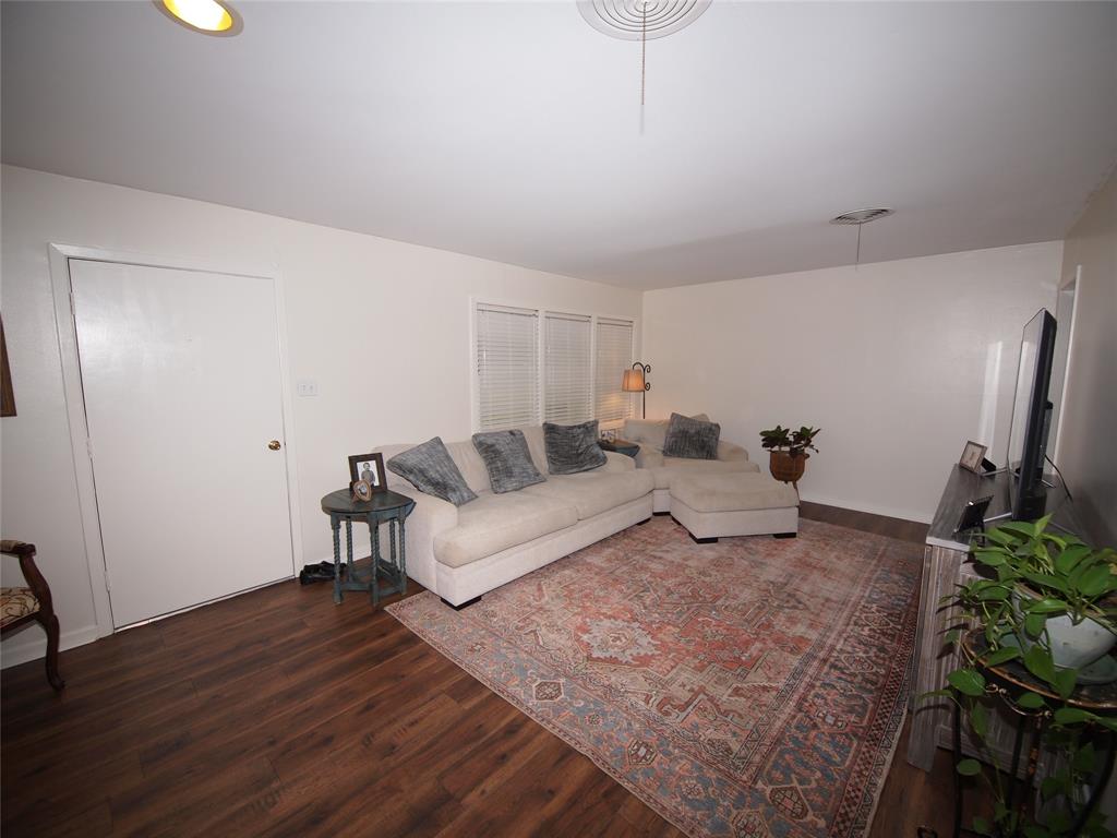 1346 Hillcrest Drive