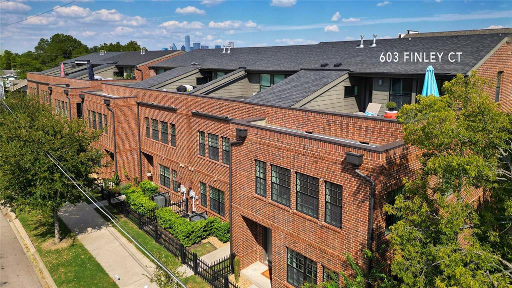 Elsbeth Townhouses - Residential