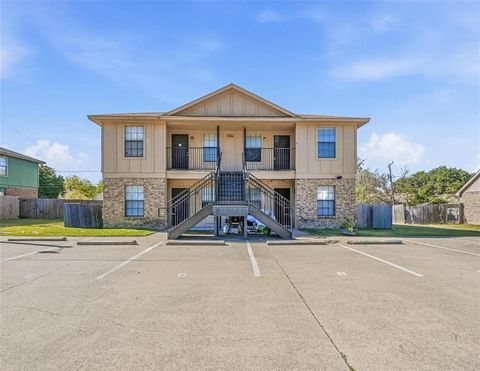 Photo of 504 Kings Way Drive #C, Mansfield, TX 76063 (MLS # 21206441)