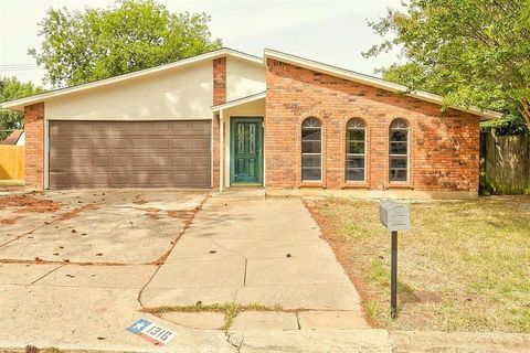 Photo of 1316 Royster Road, Fort Worth, TX 76134 (MLS # 21195325)