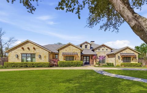 Photo of 212 Oak Crest Hill Drive, Colleyville, TX 76034 (MLS # 21203022)