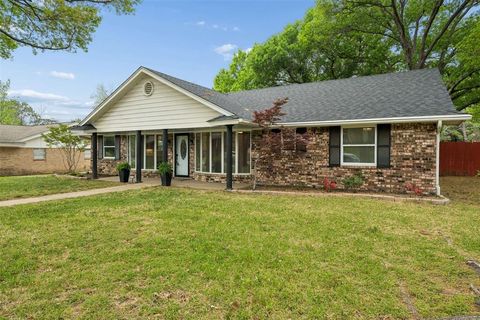 17 Lincolnshire Circle Bedford TX 76021