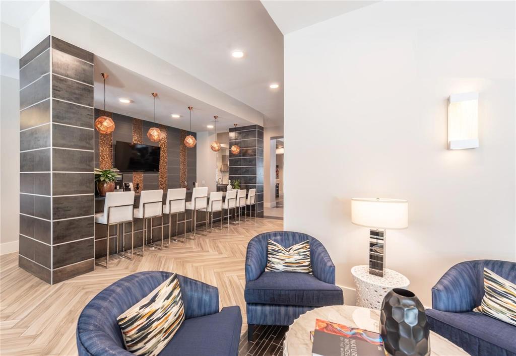 Rreef Domain Lt Q1 & Lt R Sub - Residential Lease