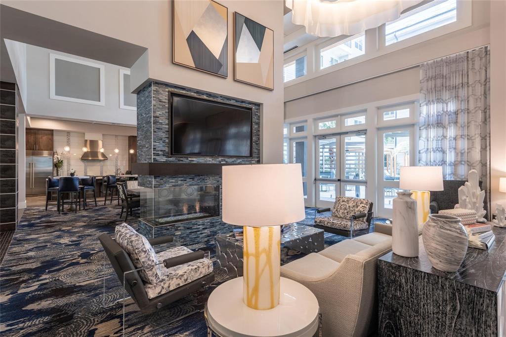 Rreef Domain Lt Q1 & Lt R Sub - Residential Lease