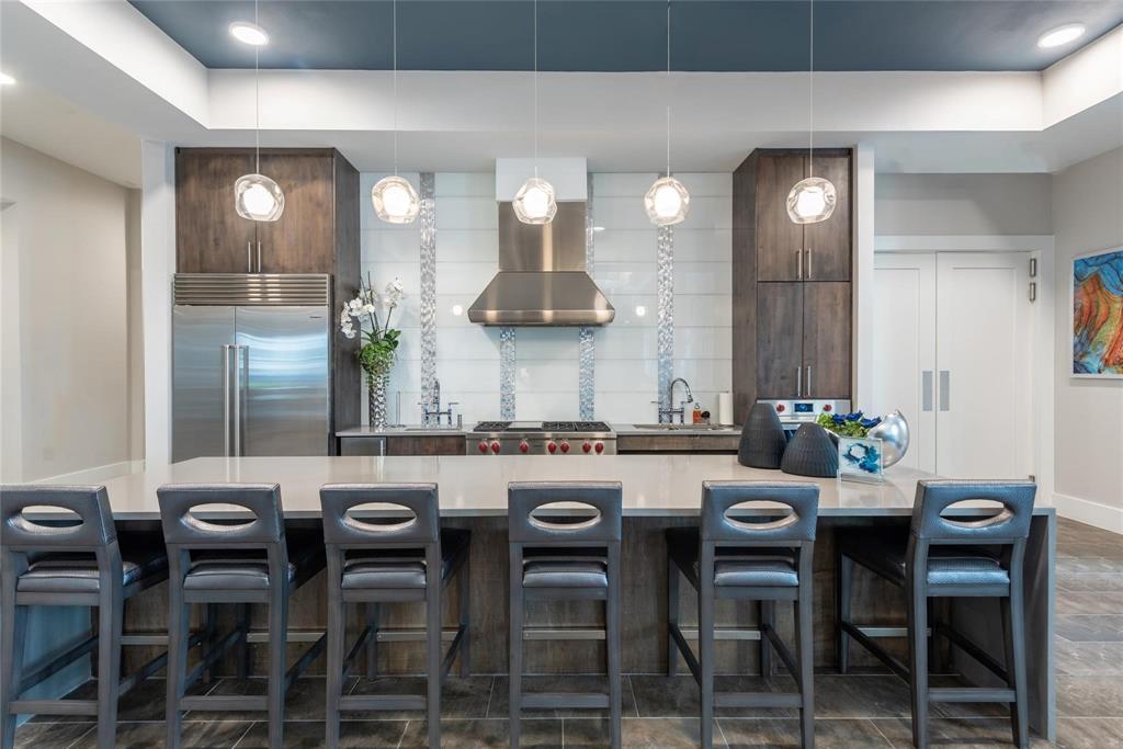 Rreef Domain Lt Q1 & Lt R Sub - Residential Lease