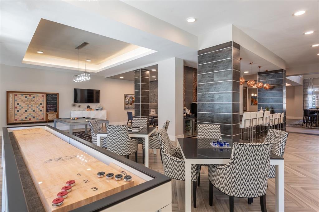 Rreef Domain Lt Q1 & Lt R Sub - Residential Lease