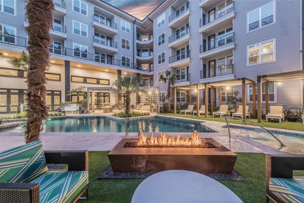 Rreef Domain Lt Q1 & Lt R Sub - Residential Lease