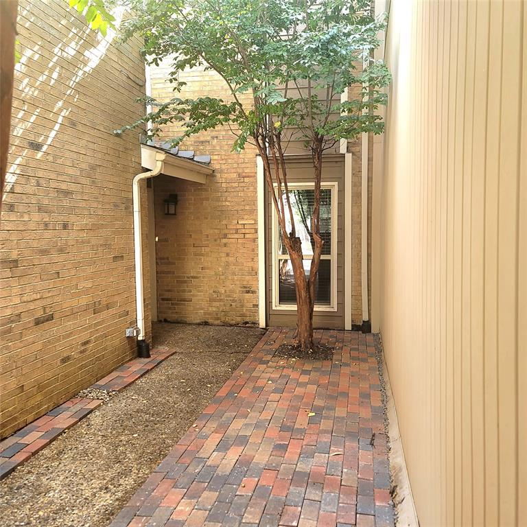 Country Place Twnhs 01 - Residential Lease