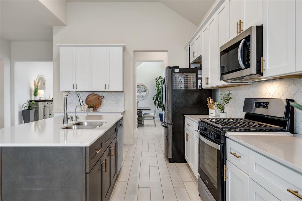 704 Fencerow Trail