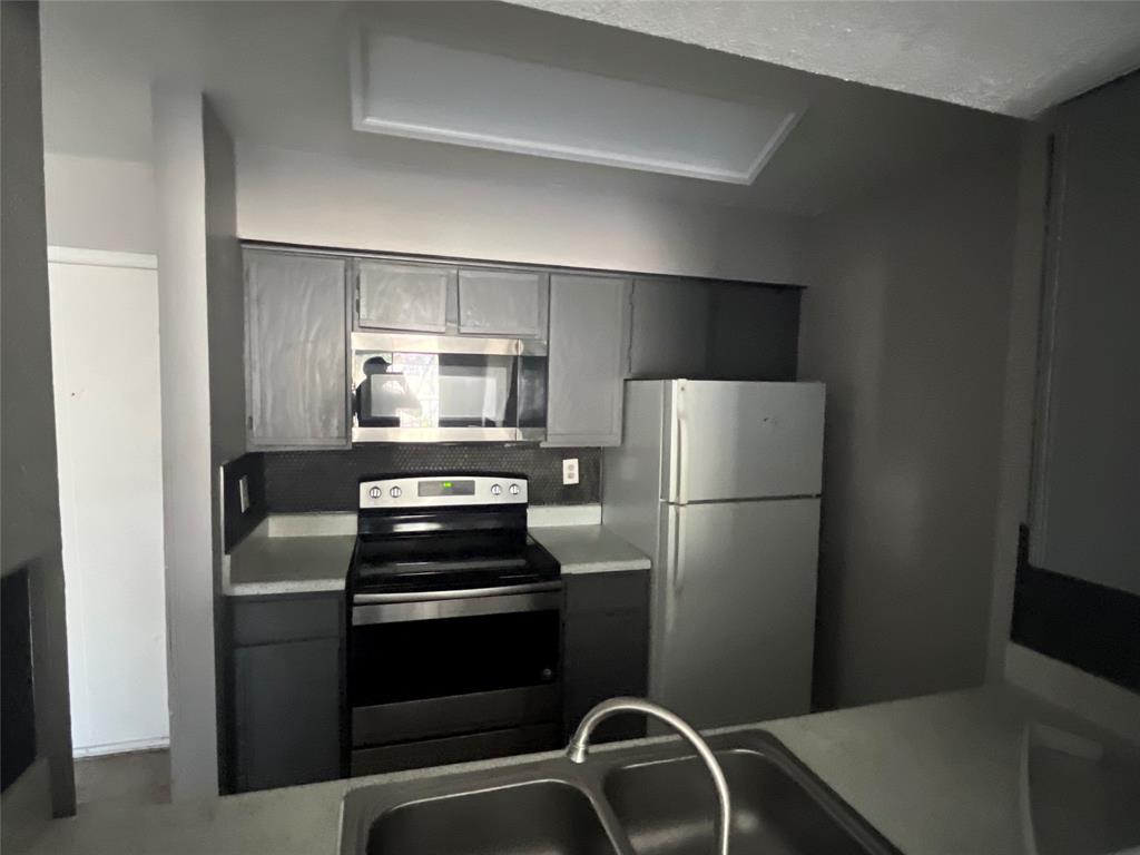 6050 Melody Lane 233