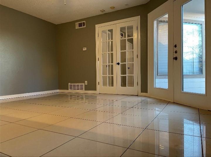 Arlington Oaks Condo - Residential