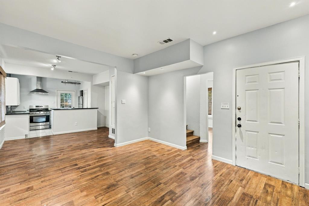 305 E 6th Street