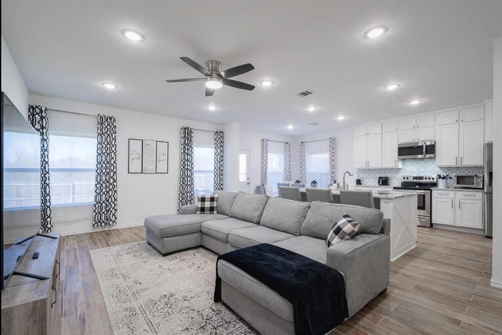 1101 Riverstone Trail