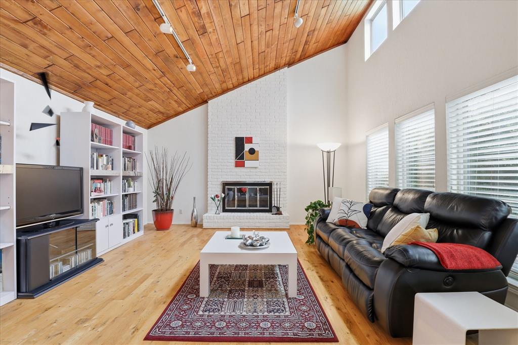2304 Torrey Manor