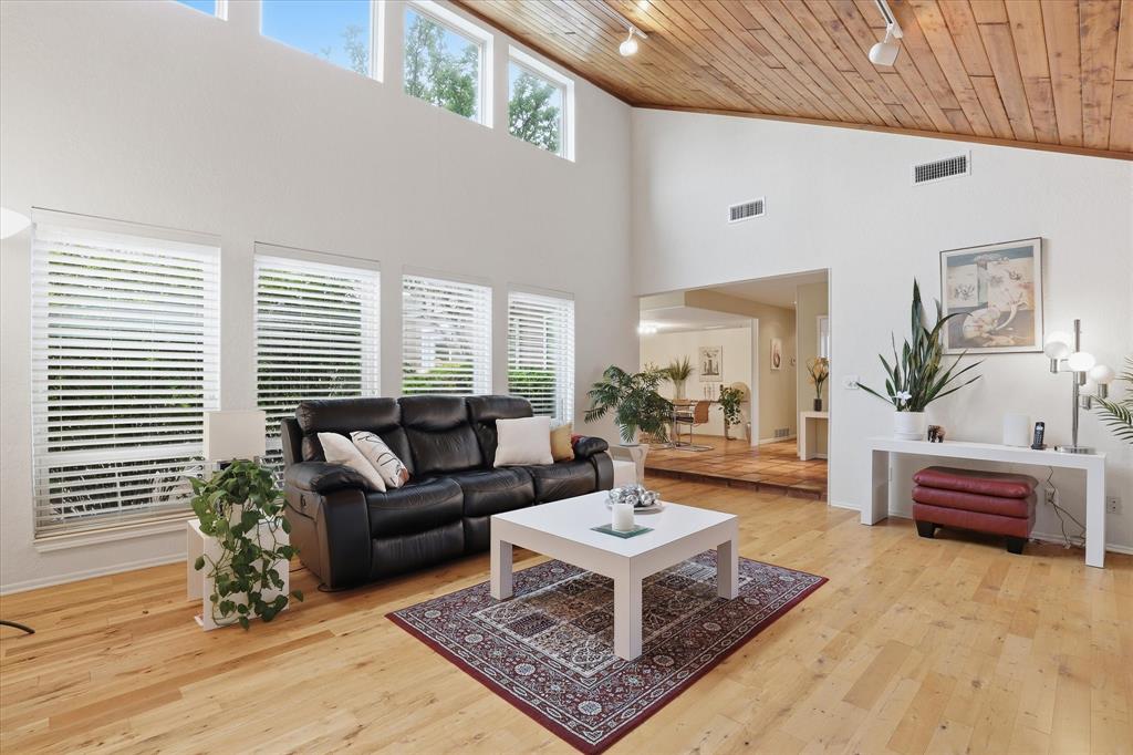 2304 Torrey Manor