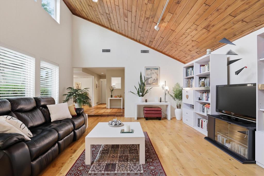 2304 Torrey Manor