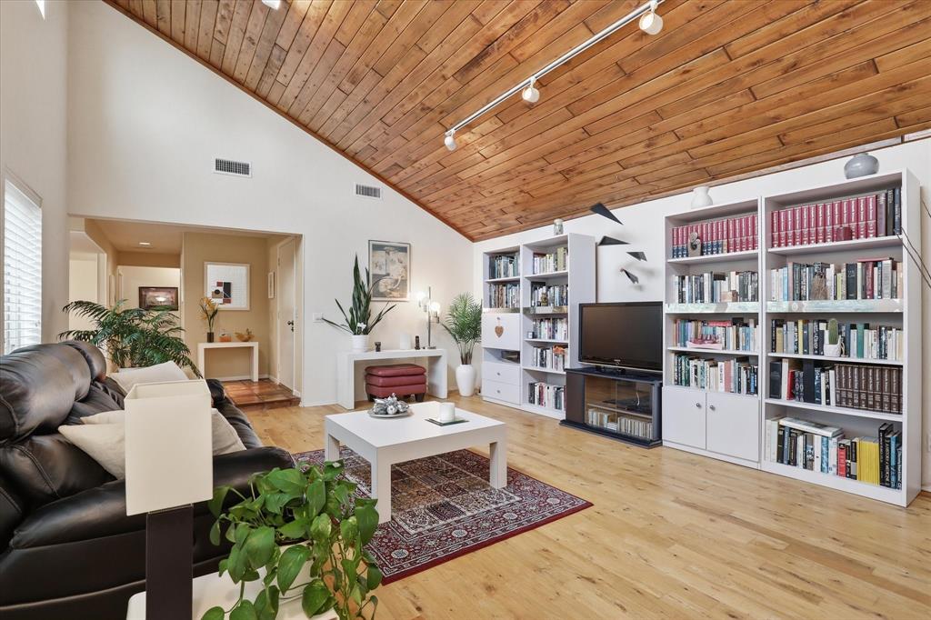 2304 Torrey Manor