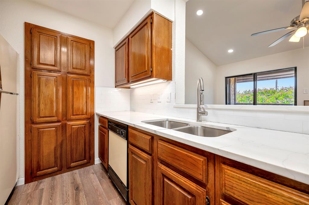 Cloisters Condo The - Residential