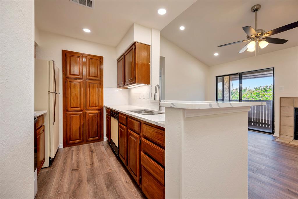 Cloisters Condo The - Residential