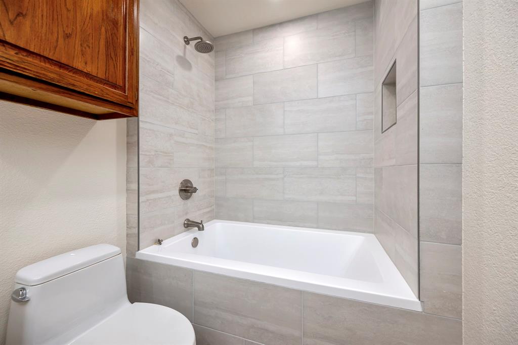 Cloisters Condo The - Residential