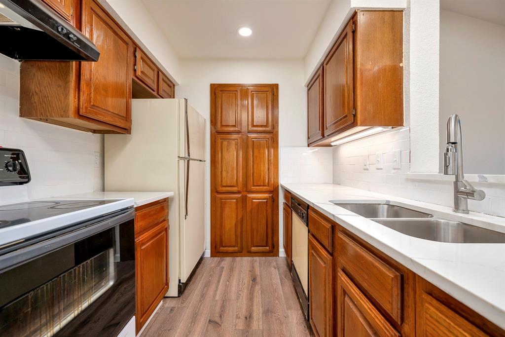 Cloisters Condo The - Residential