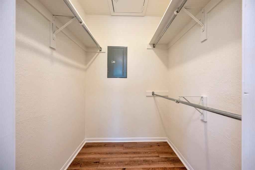 Cloisters Condo The - Residential